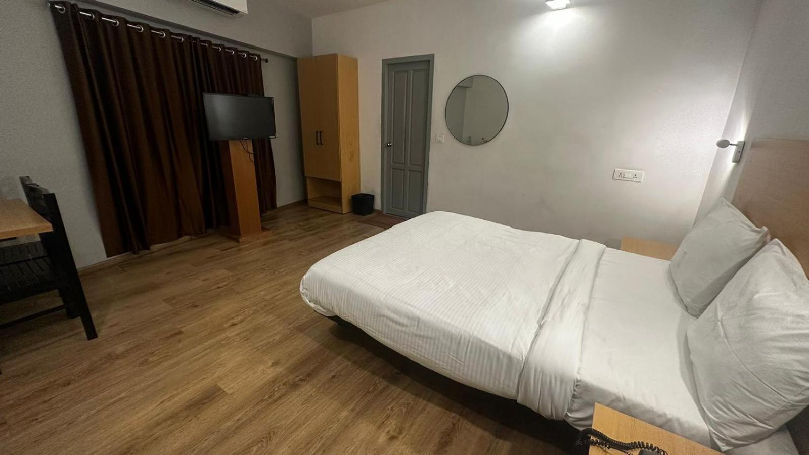 Hotel B R Regency Thiruvananthapuram Buitenkant foto