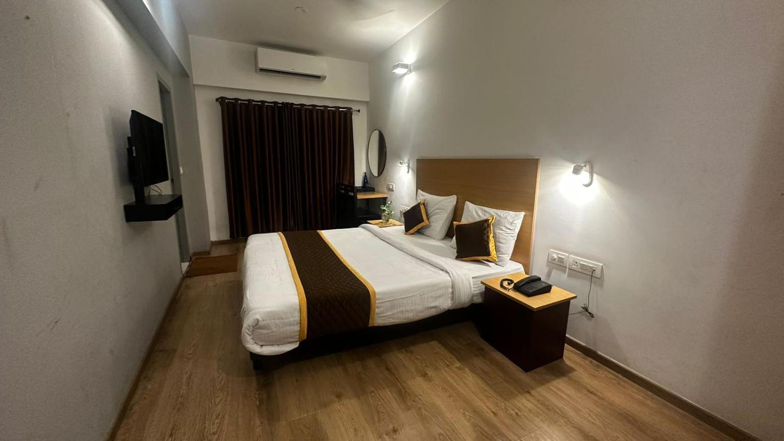 Hotel B R Regency Thiruvananthapuram Buitenkant foto