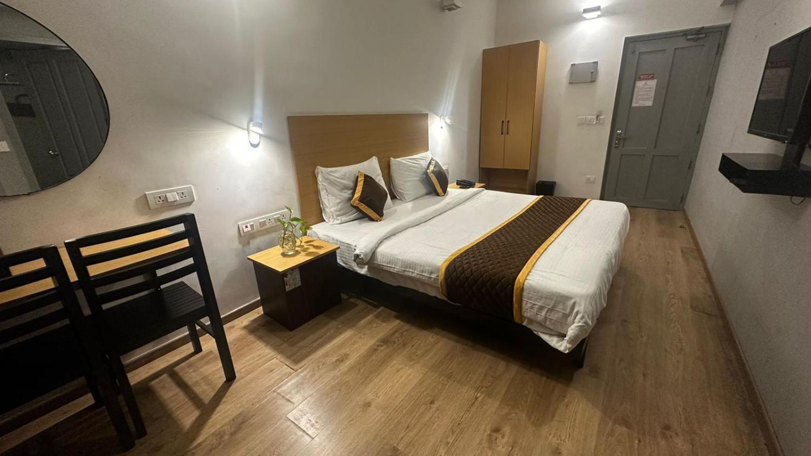Hotel B R Regency Thiruvananthapuram Buitenkant foto