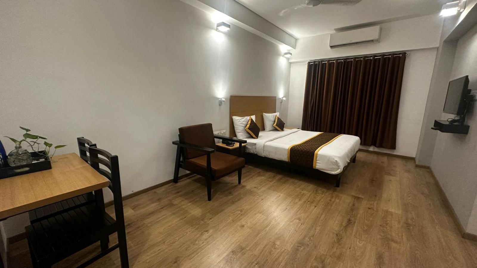 Hotel B R Regency Thiruvananthapuram Buitenkant foto