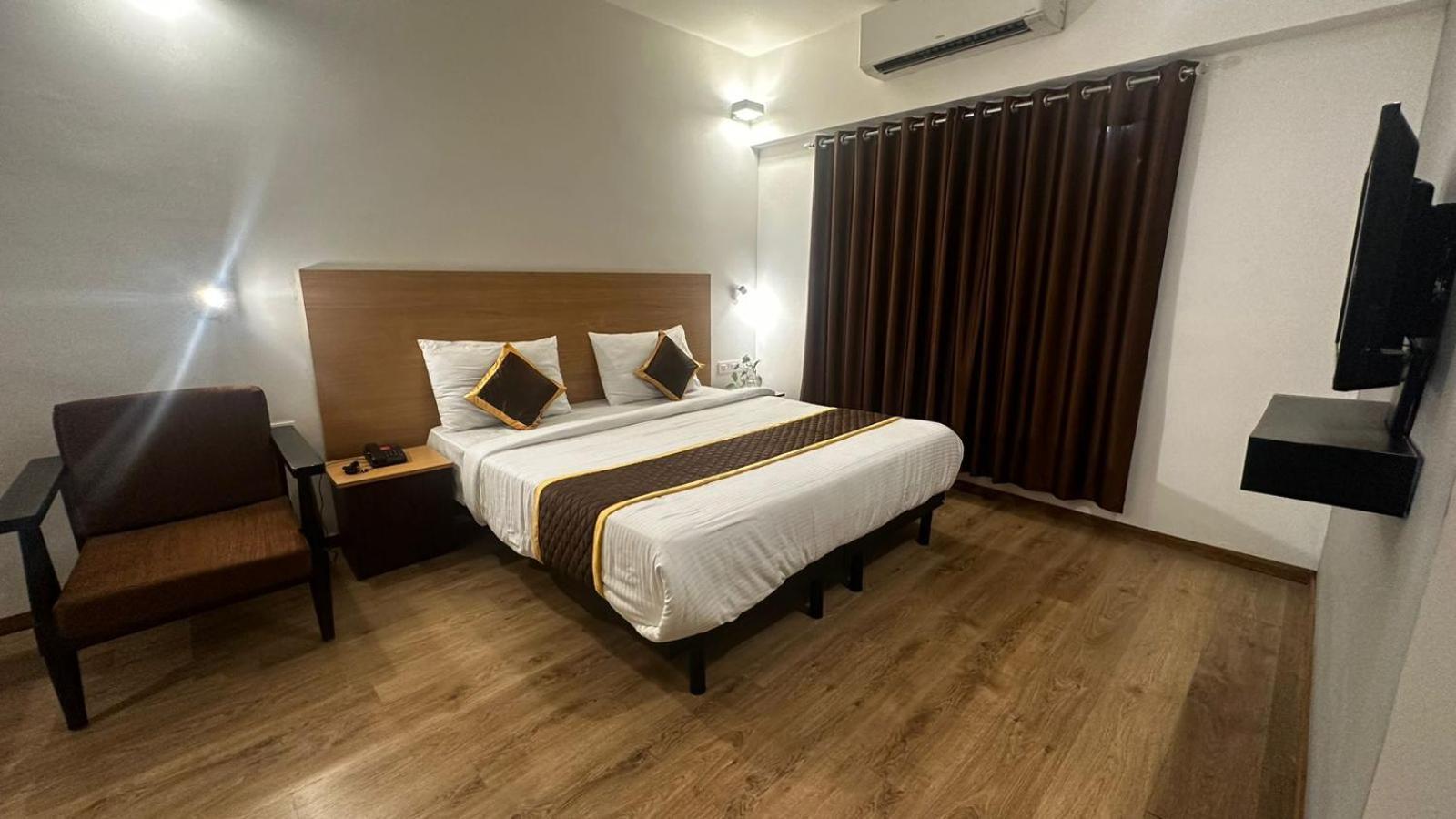 Hotel B R Regency Thiruvananthapuram Buitenkant foto