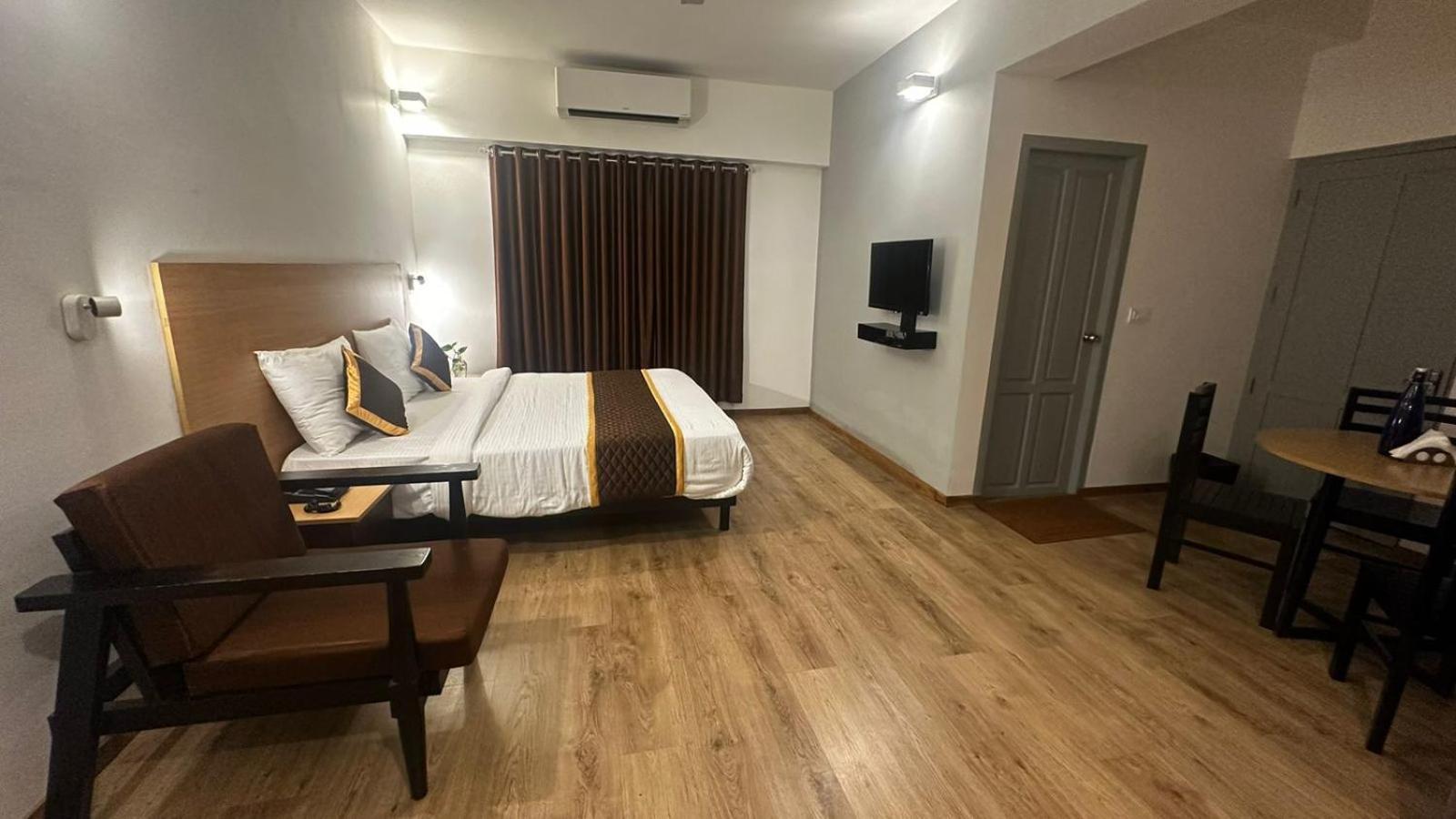 Hotel B R Regency Thiruvananthapuram Buitenkant foto