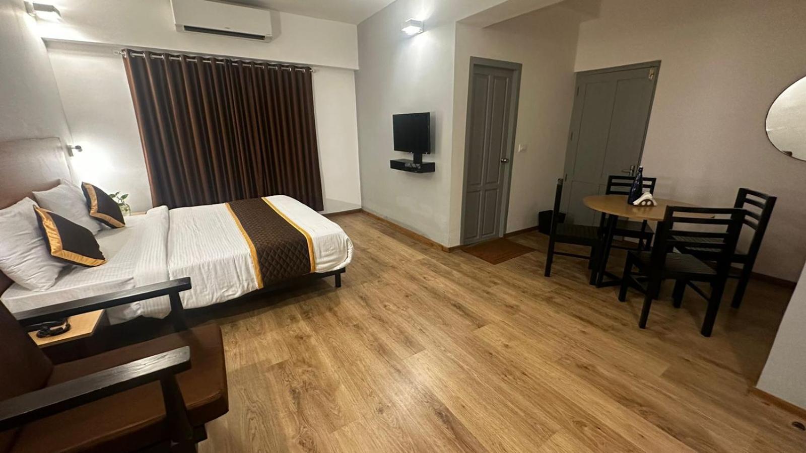 Hotel B R Regency Thiruvananthapuram Buitenkant foto