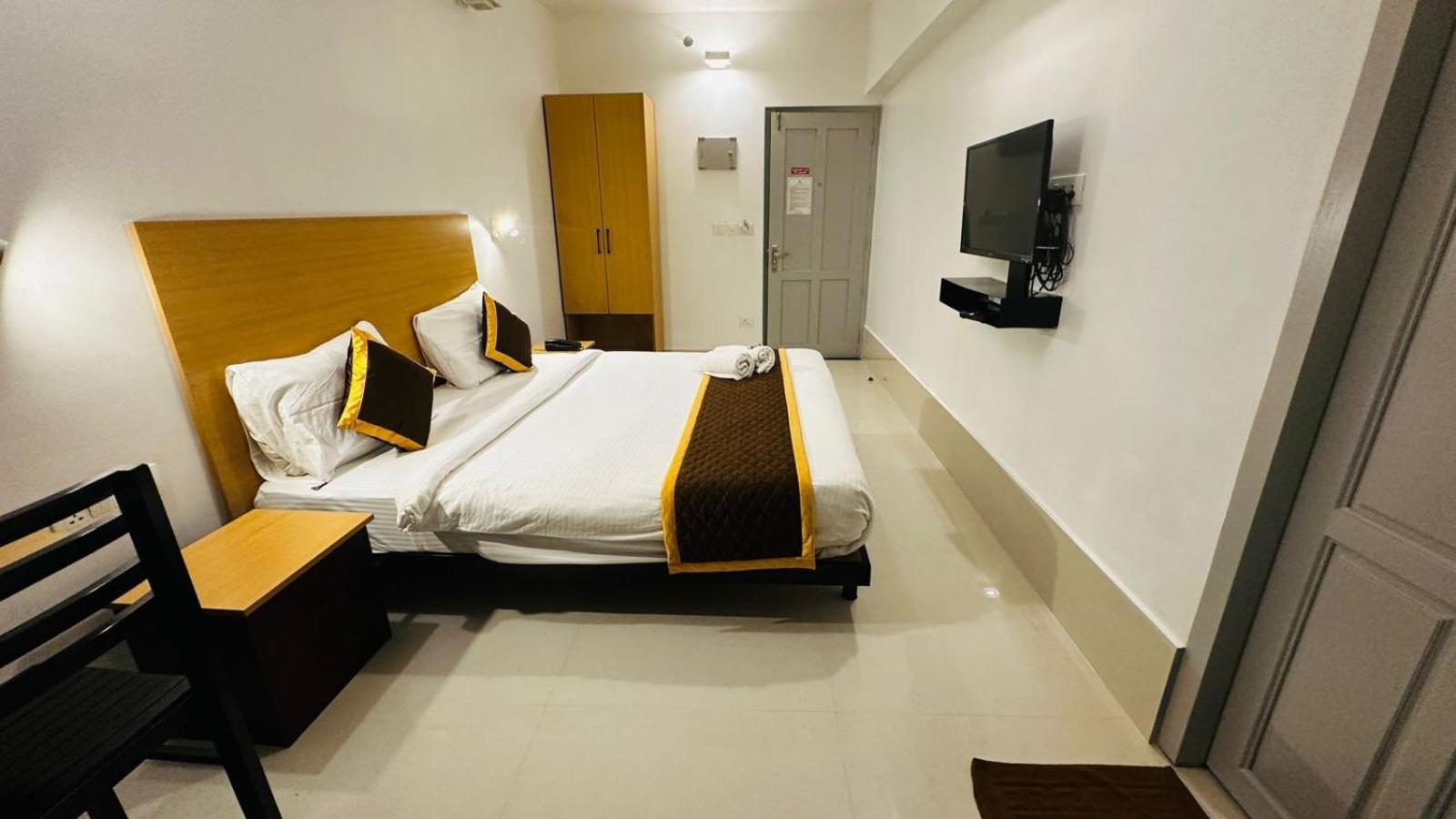 Hotel B R Regency Thiruvananthapuram Buitenkant foto