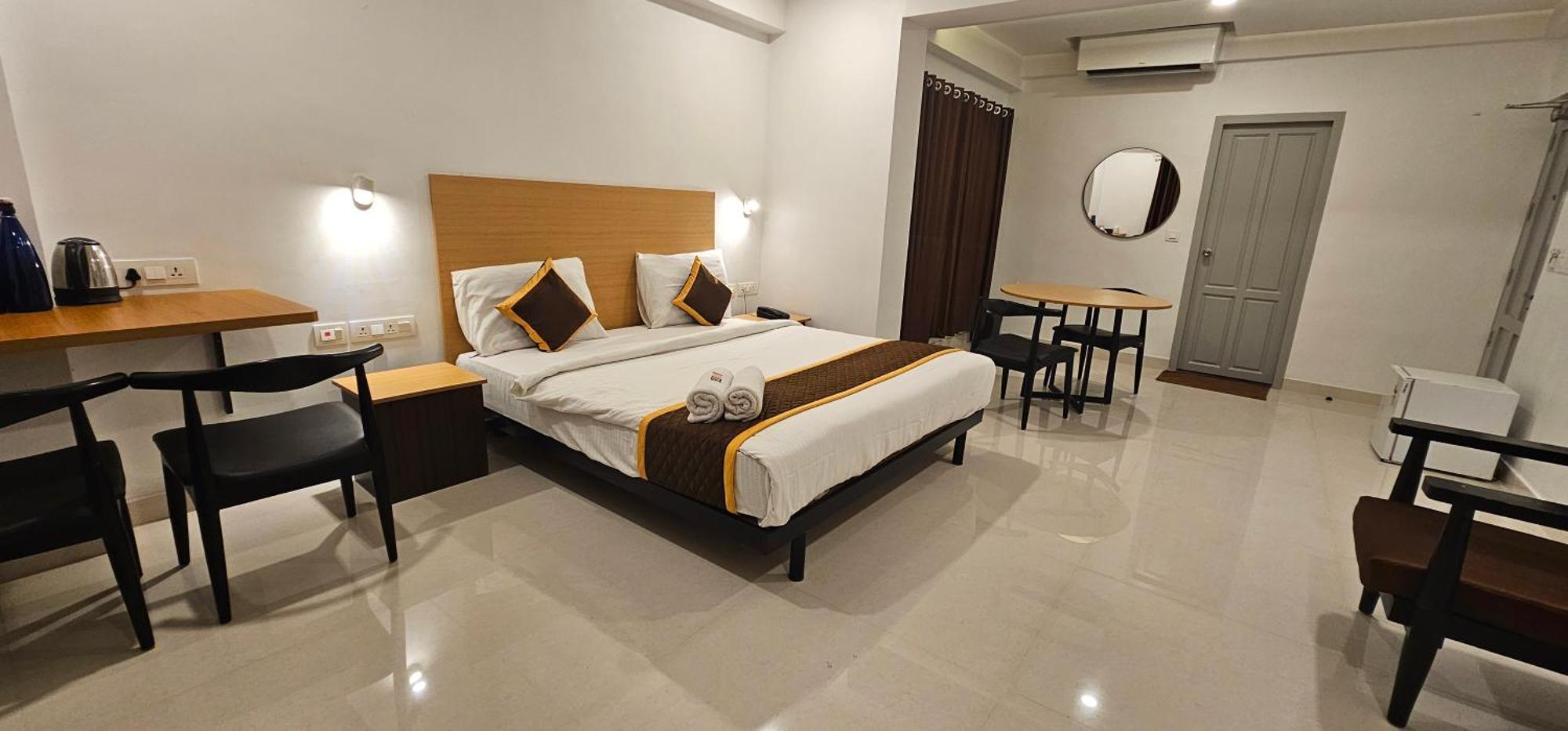 Hotel B R Regency Thiruvananthapuram Buitenkant foto