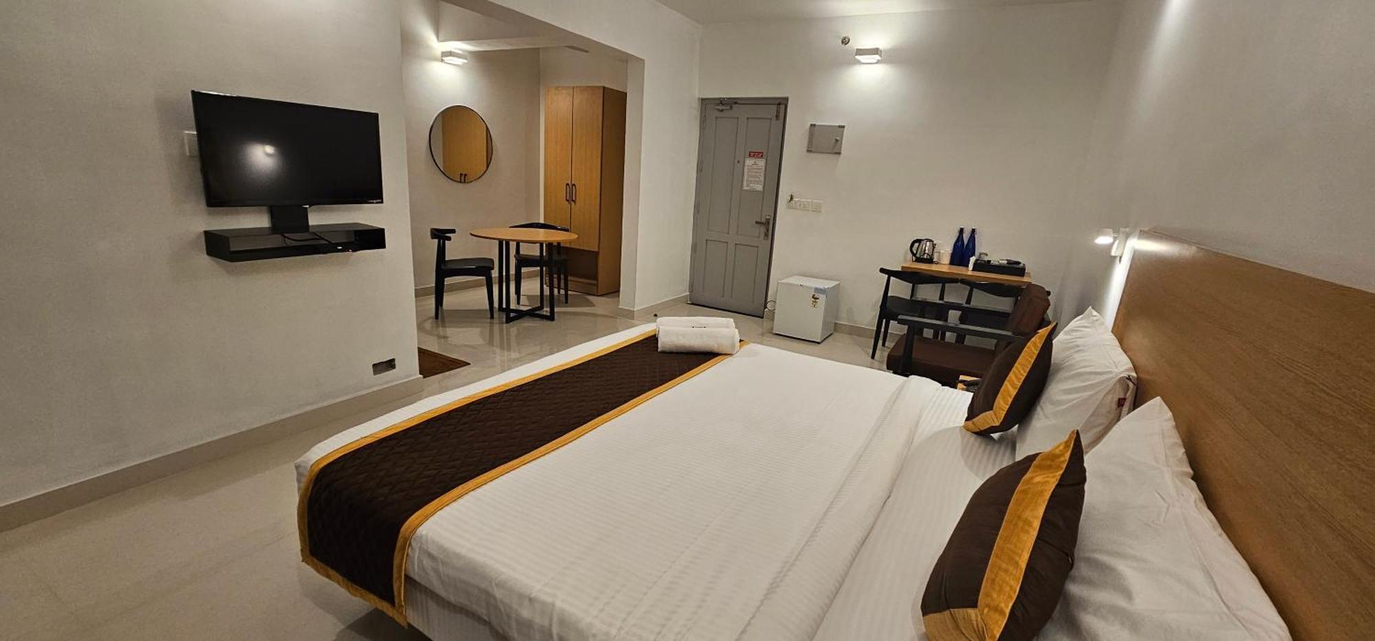 Hotel B R Regency Thiruvananthapuram Buitenkant foto